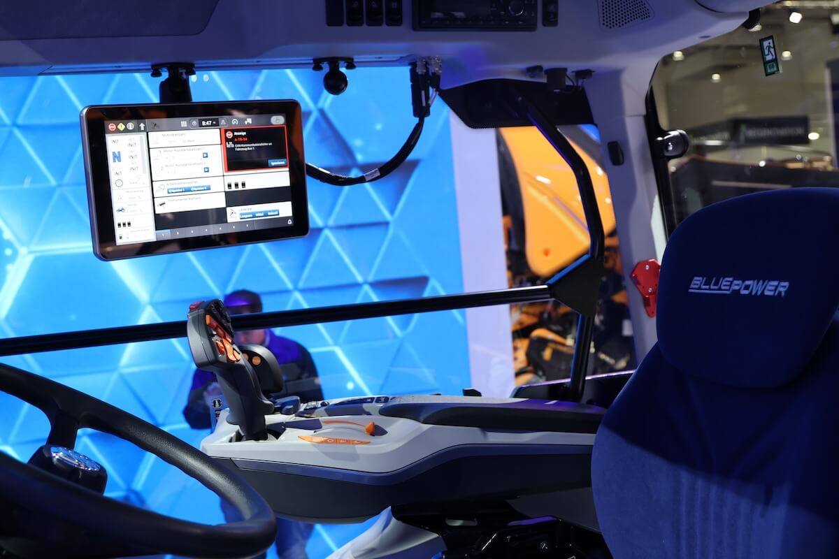 Le funzioni smart dei T4.120F Auto Command sono totalmente gestibili dalla cabina grazie al monitor IntelliView integrato